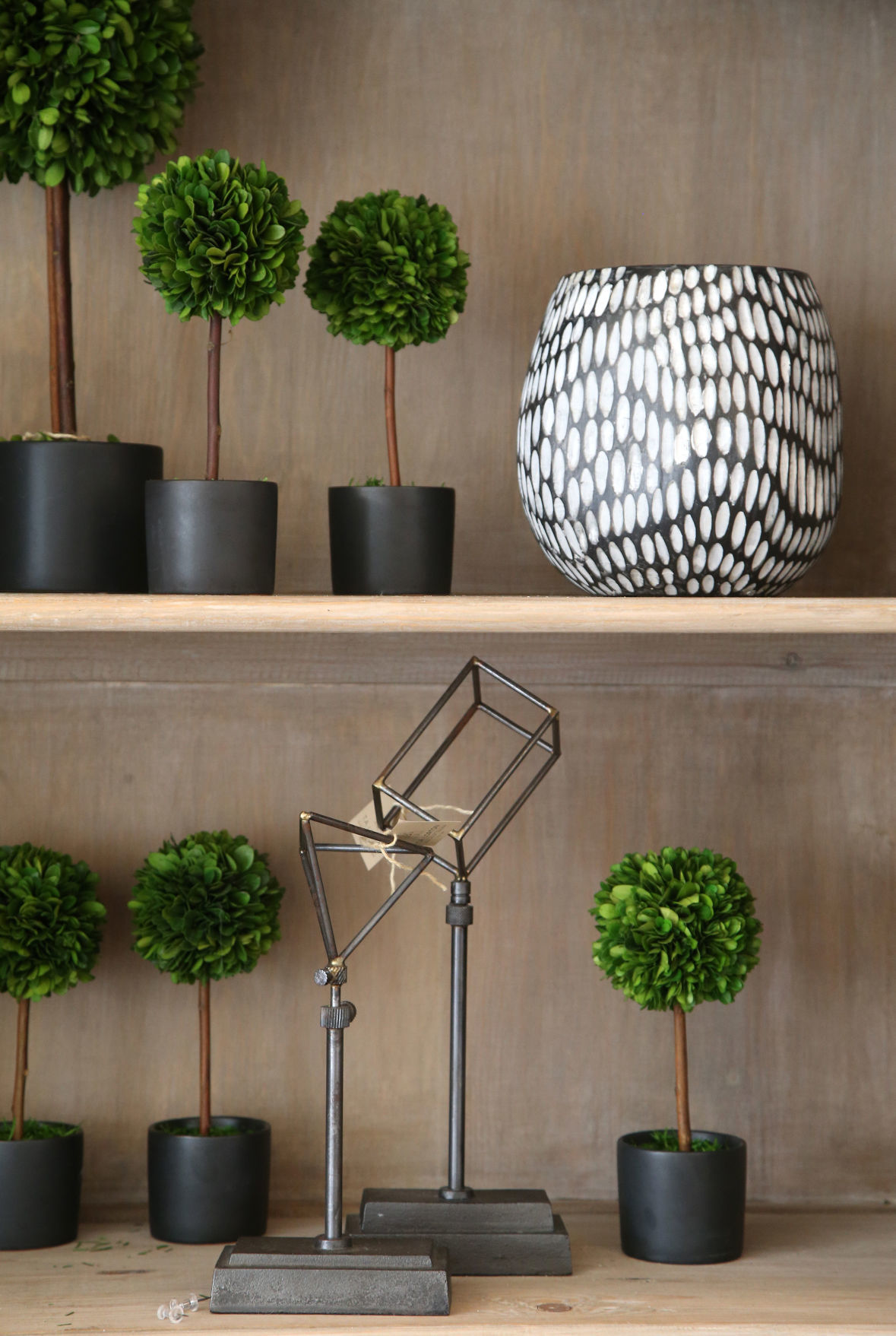 Vases, bowls and decorative objects